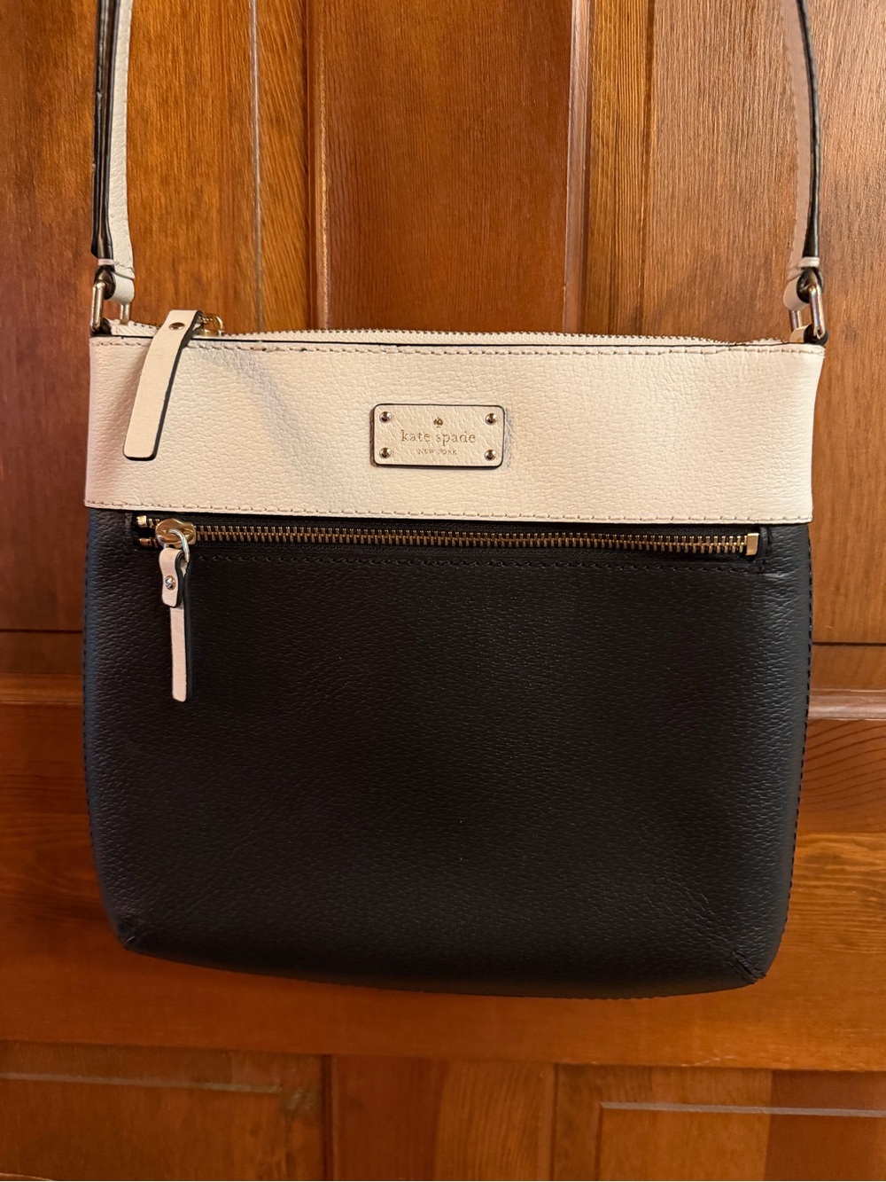 kate spade EUC Two-Tone Black and Cream Smooth Leather Crossbody Gold Hardware